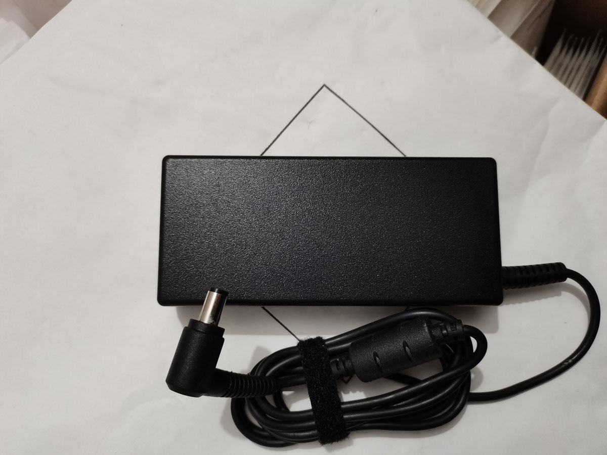 NEW OEM Delta 19V 7.1A 135W AD - Pc Gaming News reseña y precio