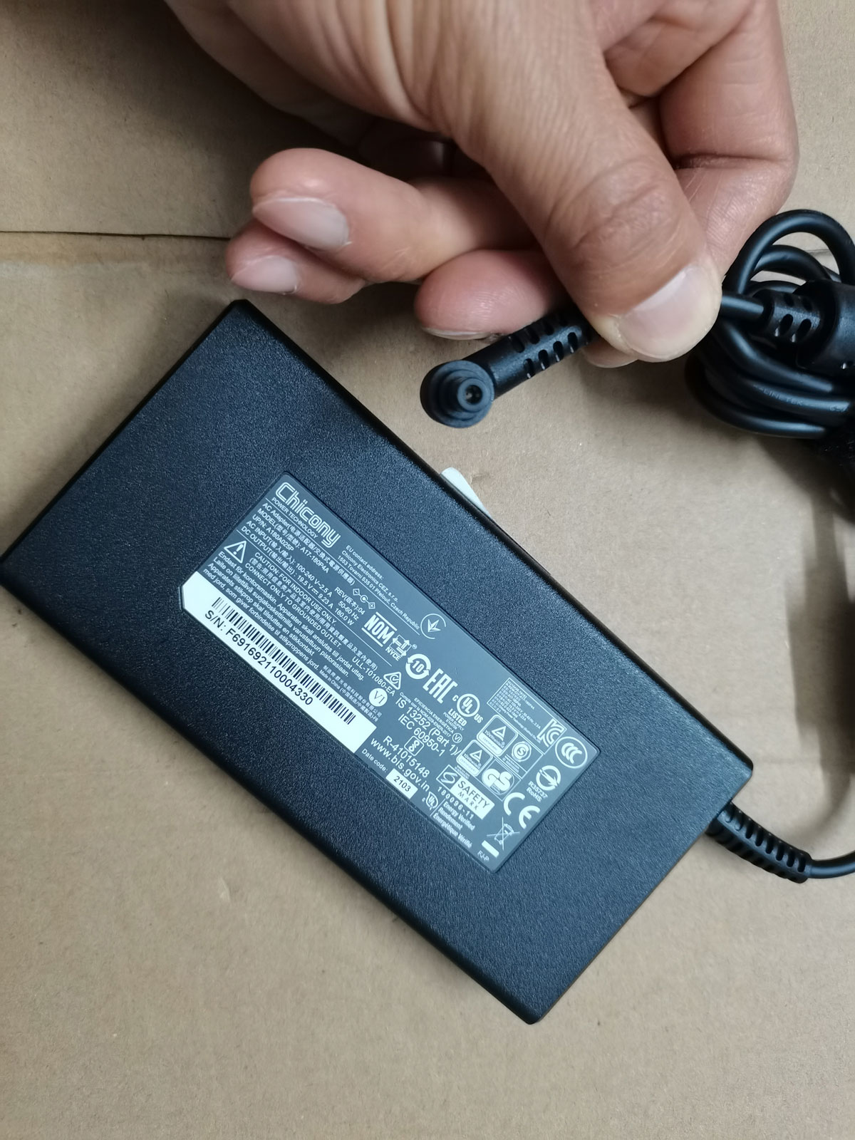 NEW Slim OEM Chicony 19.5V 9.2 - Pc Gaming News reseña y precio