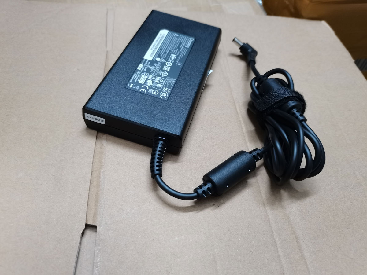 NEW Slim OEM Chicony 19.5V 9.2 - Pc Gaming News reseña y precio